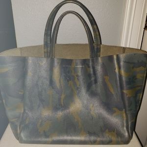 Ampersand as Apostrophe Camo Half Tote.